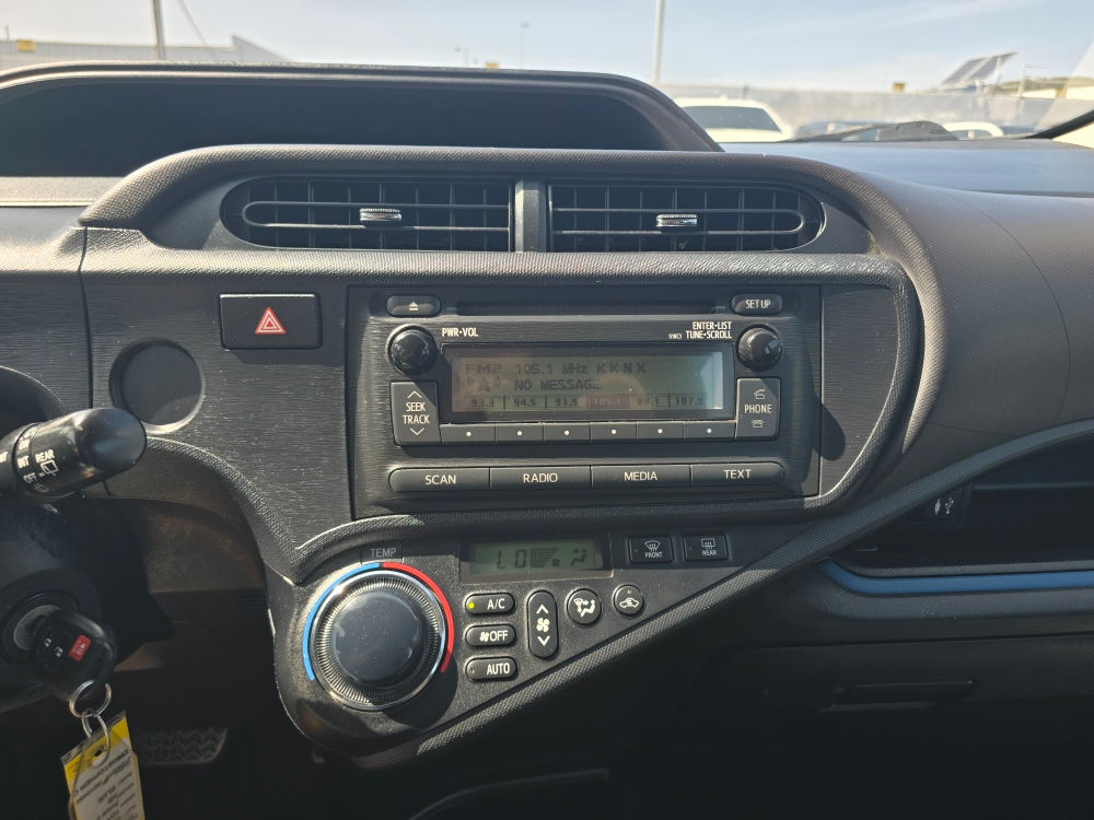 Thumbnail: 2013 Toyota Prius c - 13