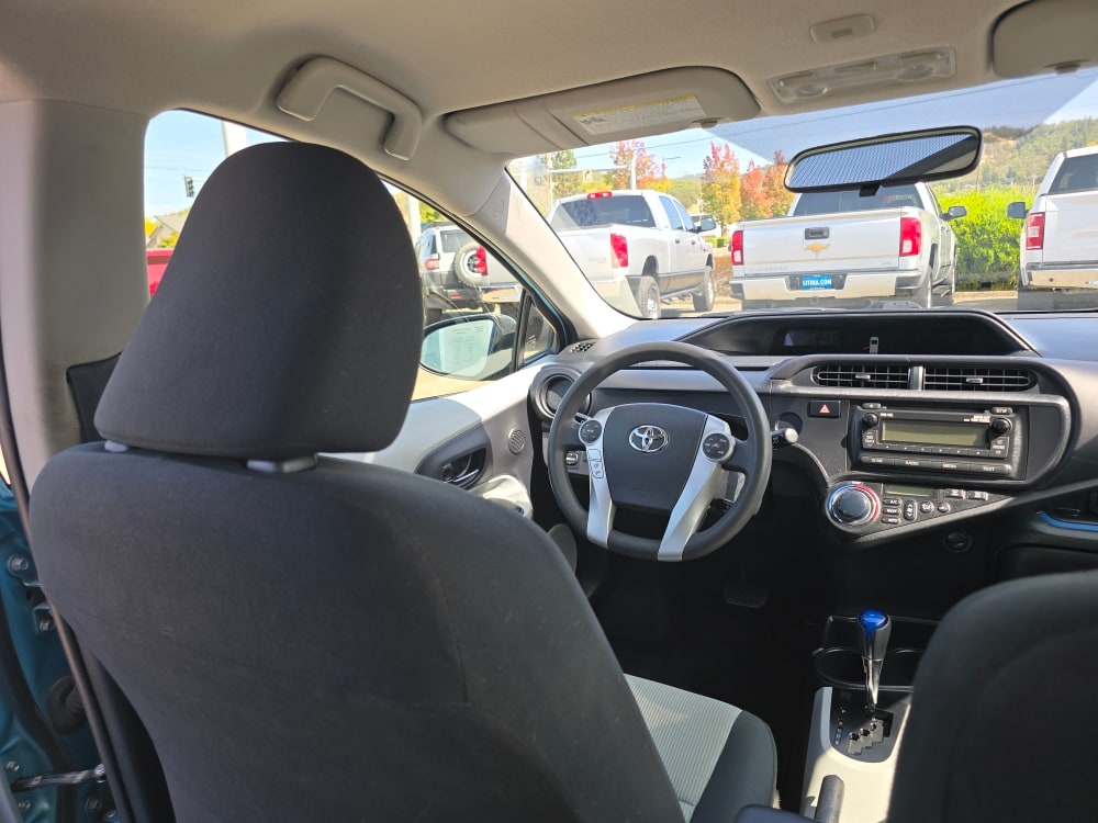 Thumbnail: 2013 Toyota Prius c - 7