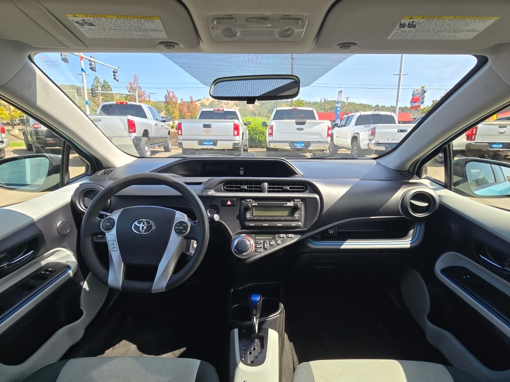 Thumbnail: 2013 Toyota Prius c - 18