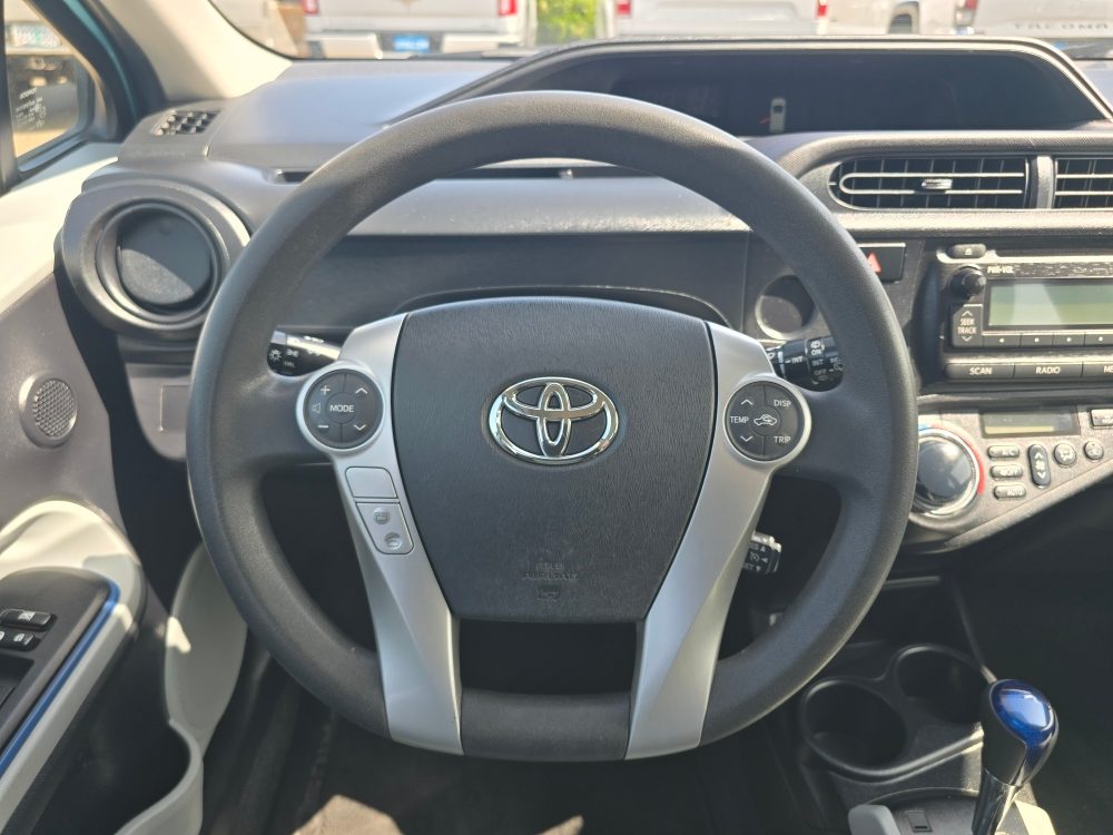 Thumbnail: 2013 Toyota Prius c - 11