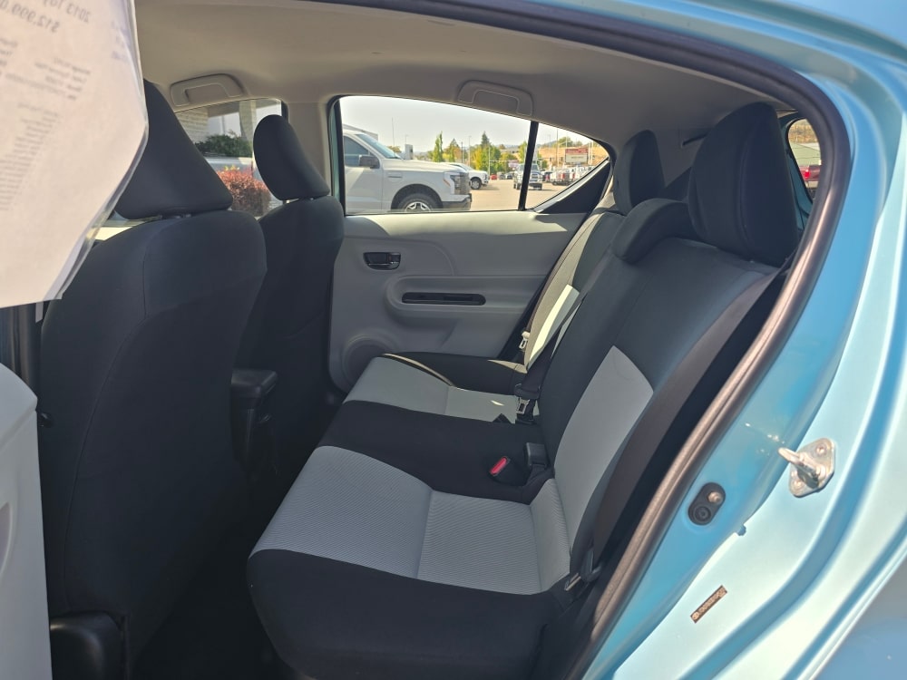 Thumbnail: 2013 Toyota Prius c - 10