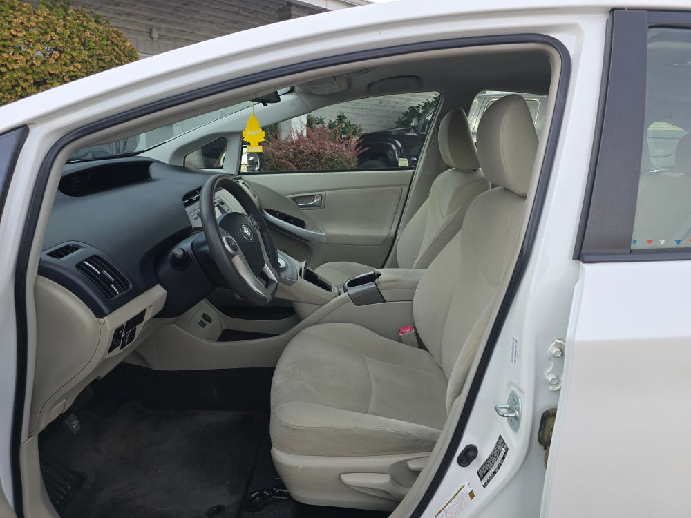 Thumbnail: 2013 Toyota Prius - 8