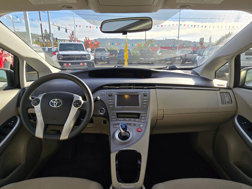 Thumbnail: 2013 Toyota Prius - 11