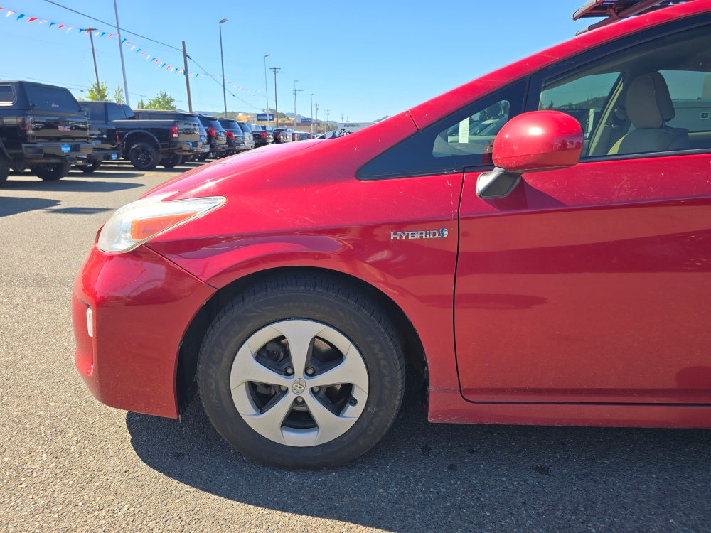 Thumbnail: 2015 Toyota Prius - 4