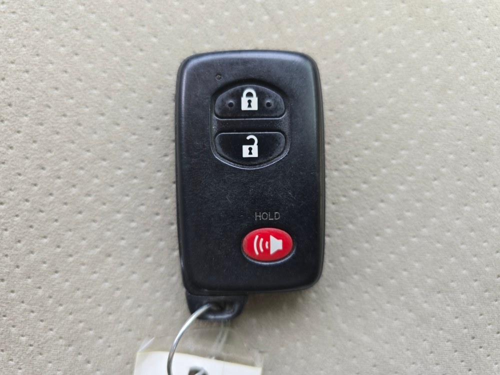 Thumbnail: 2015 Toyota Prius - 15