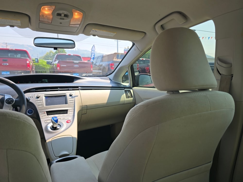 Thumbnail: 2015 Toyota Prius - 10