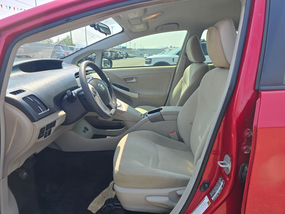 Thumbnail: 2015 Toyota Prius - 9