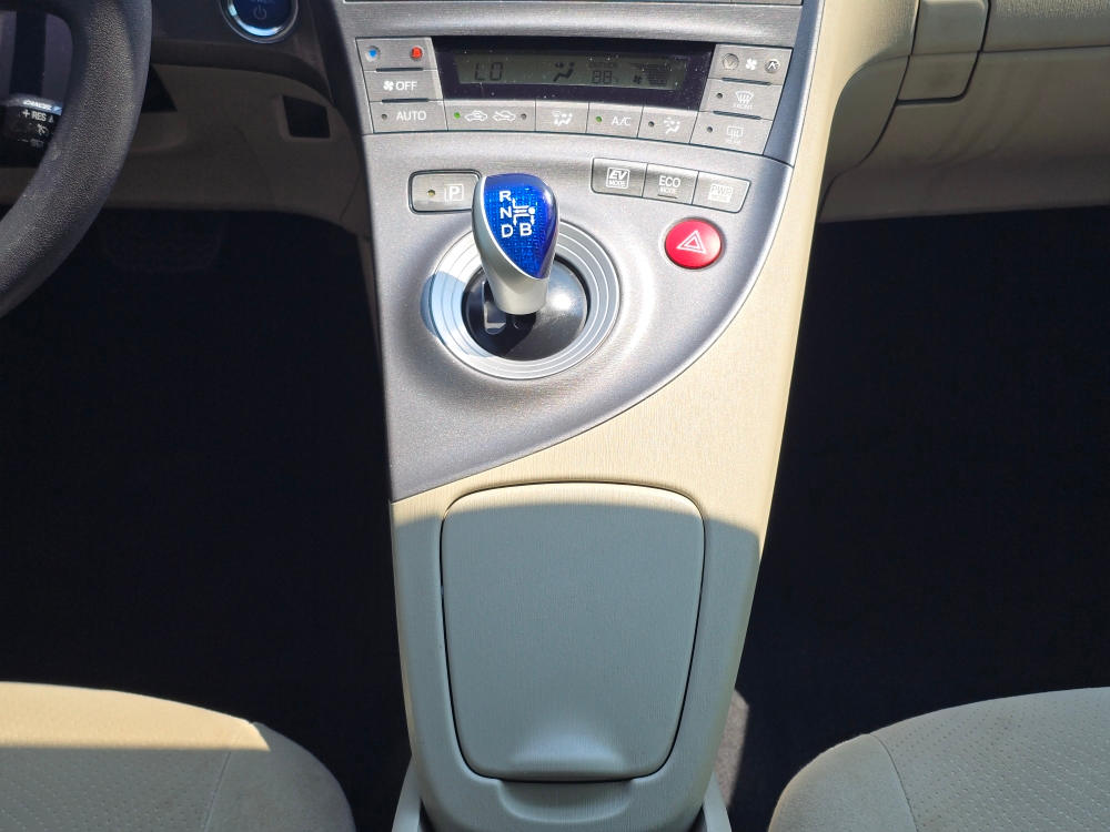 Thumbnail: 2015 Toyota Prius - 14