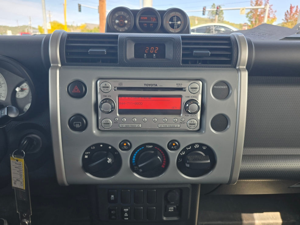 Thumbnail: 2013 Toyota FJ Cruiser - 12