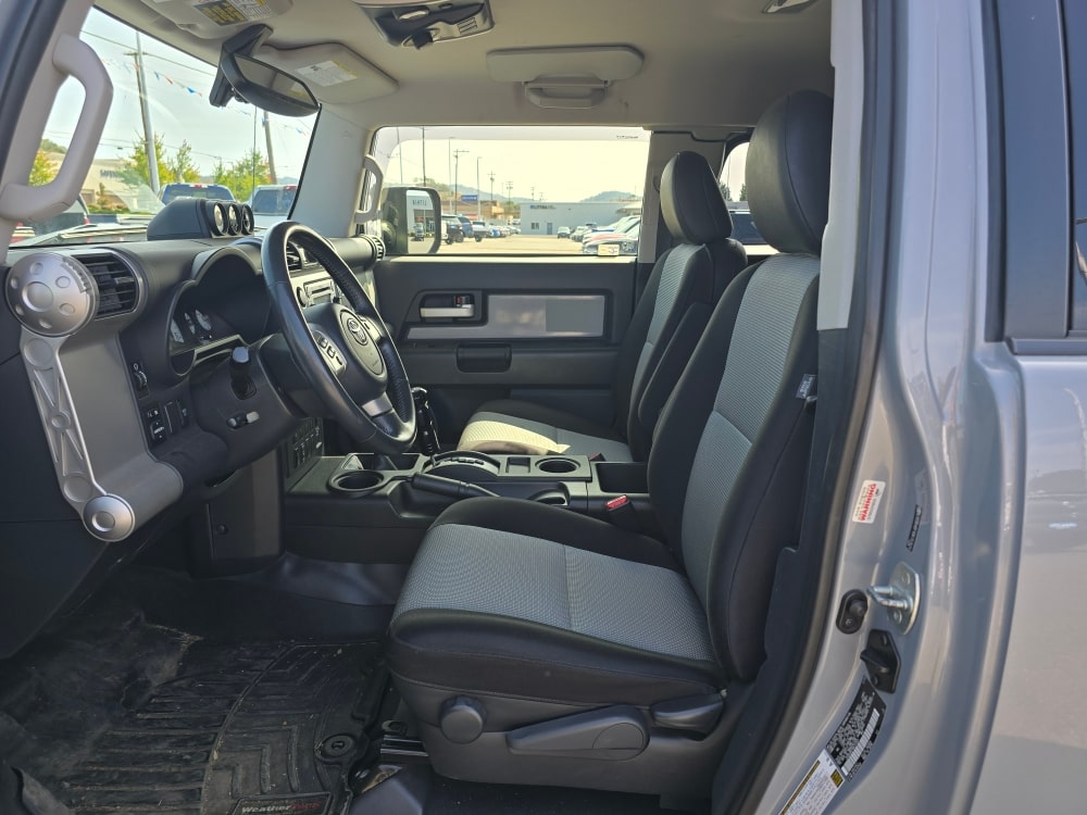 Thumbnail: 2013 Toyota FJ Cruiser - 8