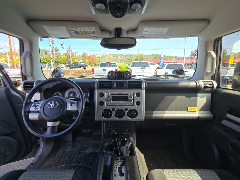 Thumbnail: 2013 Toyota FJ Cruiser - 20