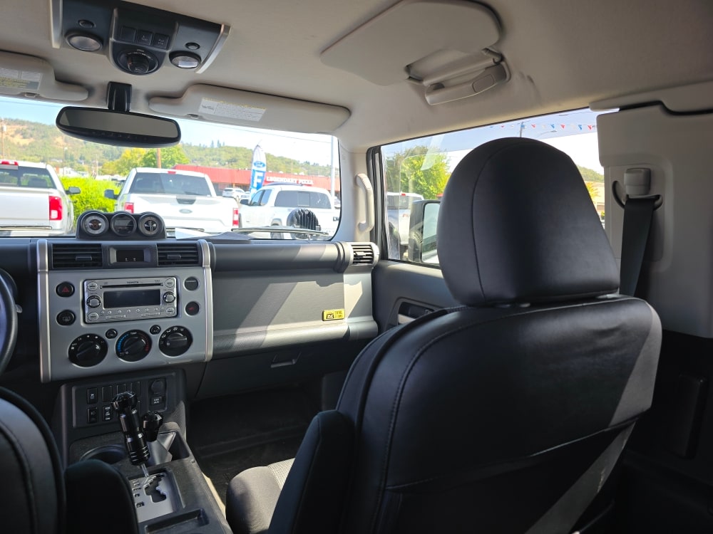 Thumbnail: 2013 Toyota FJ Cruiser - 11
