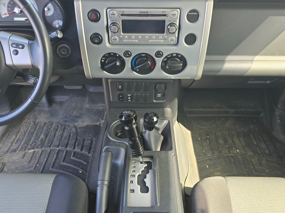 Thumbnail: 2013 Toyota FJ Cruiser - 13