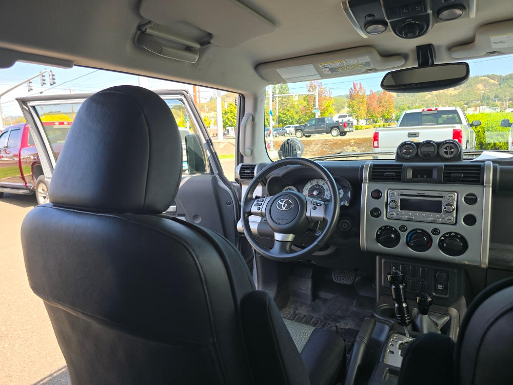 Thumbnail: 2013 Toyota FJ Cruiser - 7