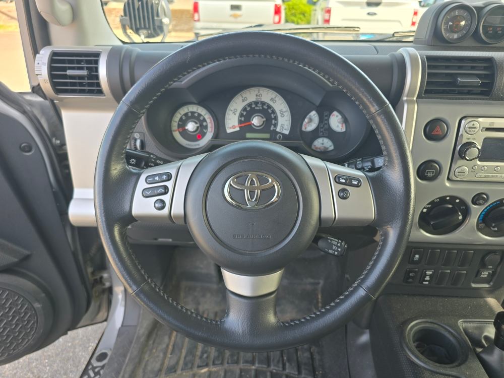 Thumbnail: 2013 Toyota FJ Cruiser - 10