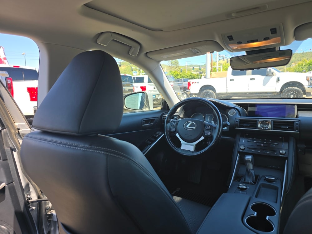 Thumbnail: 2017 Lexus IS - 2