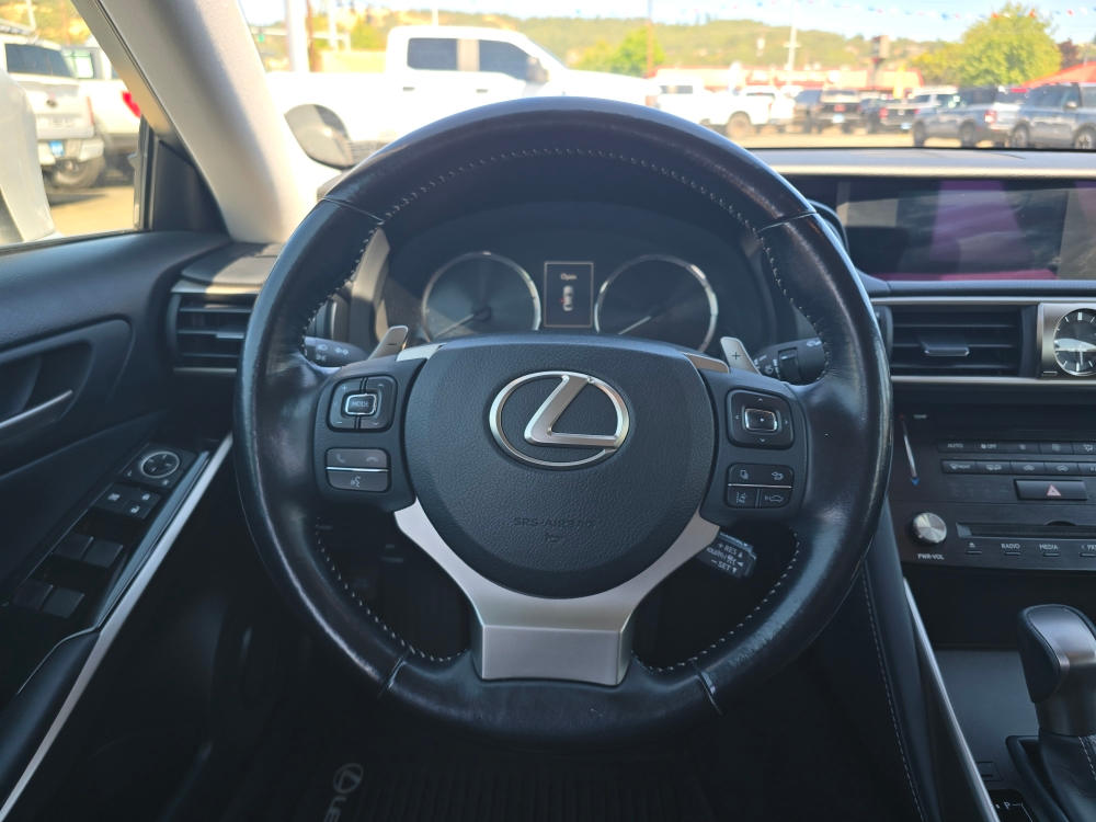 Thumbnail: 2017 Lexus IS - 7