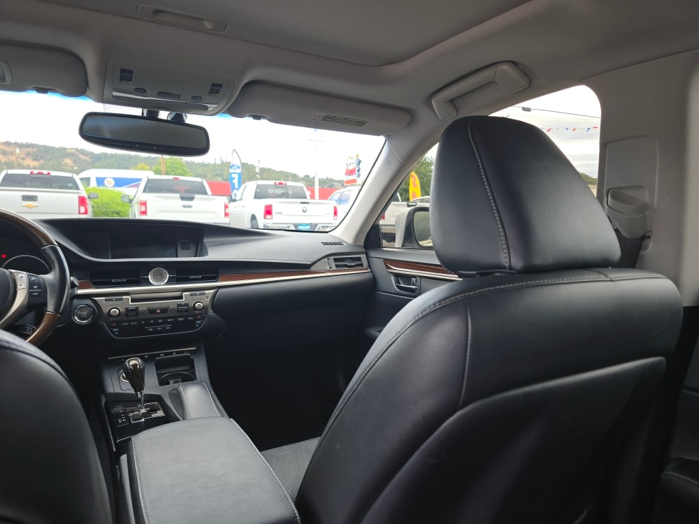Thumbnail: 2013 Lexus ES - 10