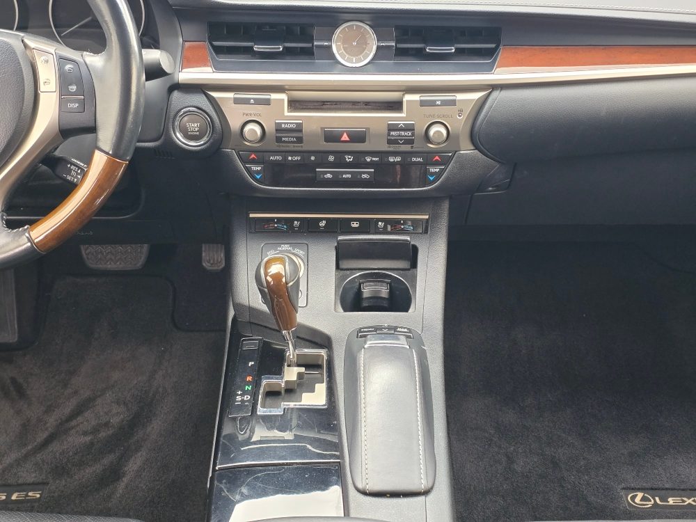 Thumbnail: 2013 Lexus ES - 13
