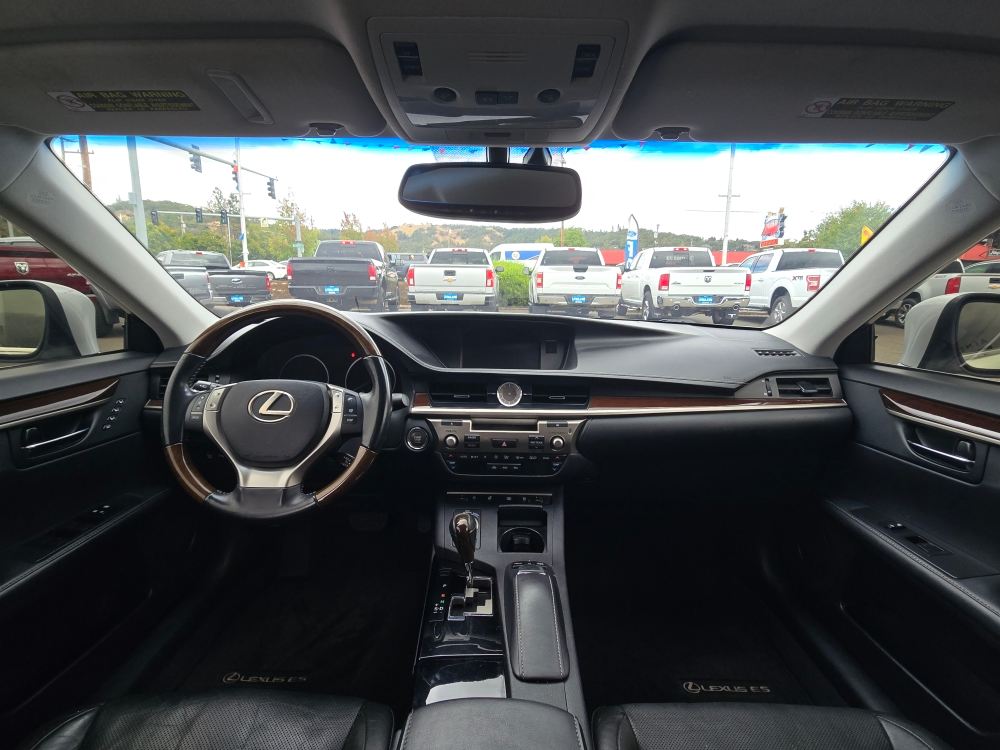 Thumbnail: 2013 Lexus ES - 11