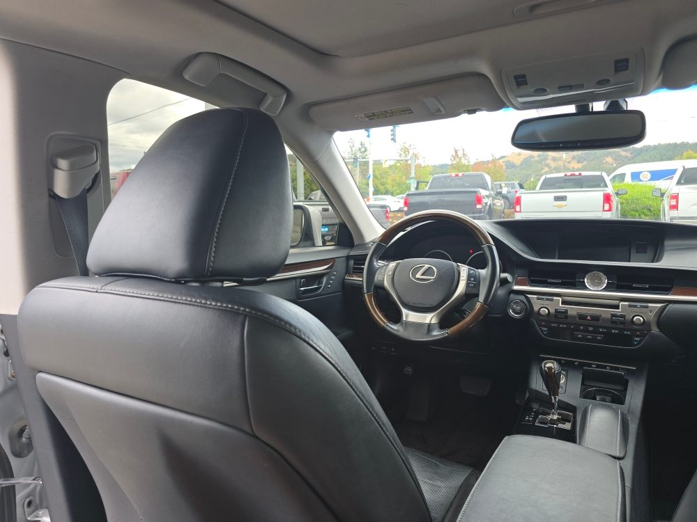 Thumbnail: 2013 Lexus ES - 2