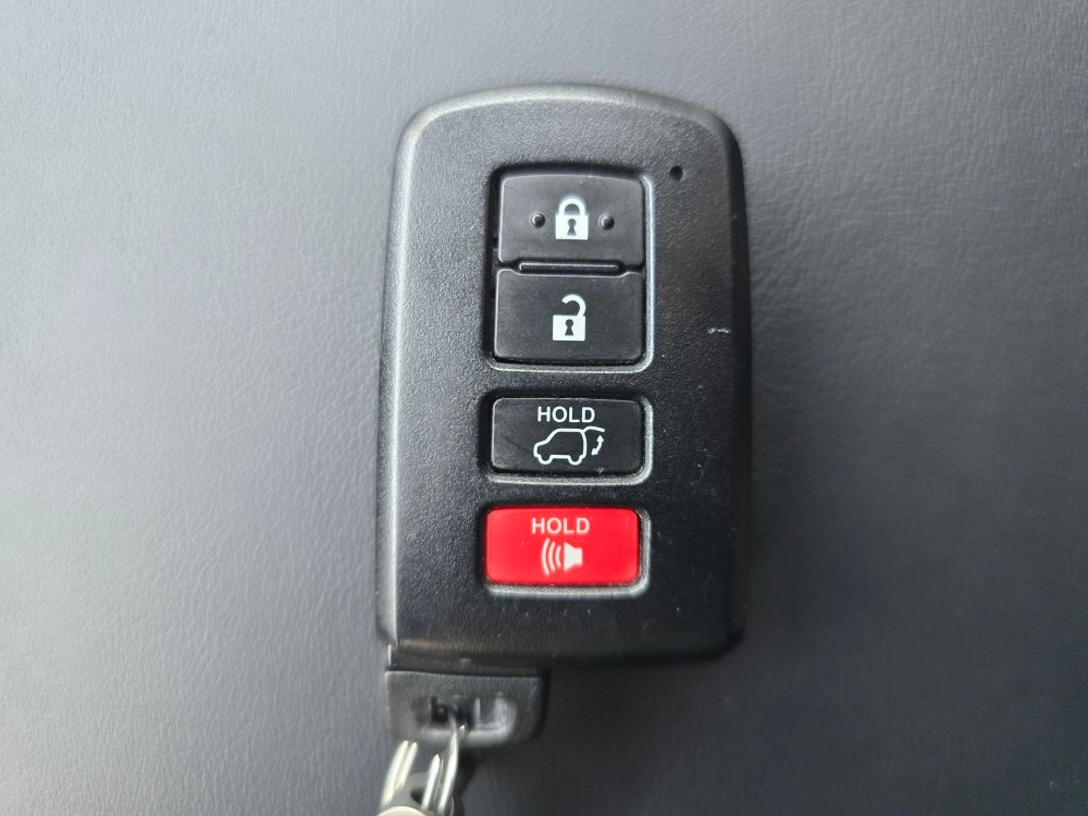 Thumbnail: 2018 Toyota RAV4 - 14