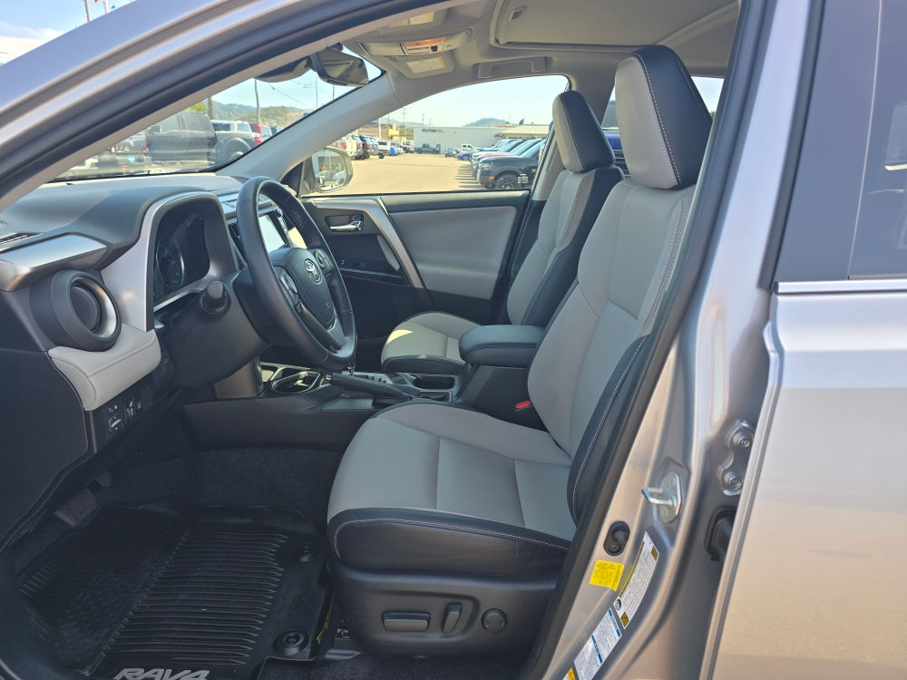 Thumbnail: 2018 Toyota RAV4 - 8
