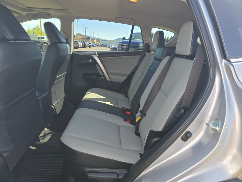 Thumbnail: 2018 Toyota RAV4 - 9