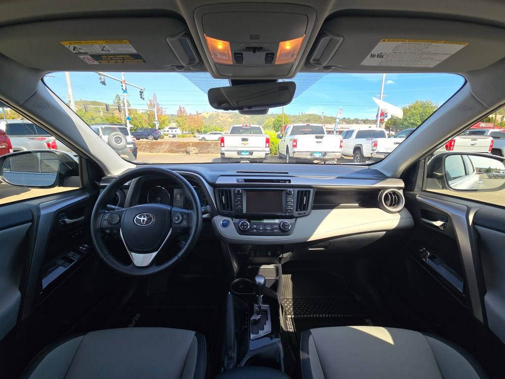 Thumbnail: 2018 Toyota RAV4 - 7