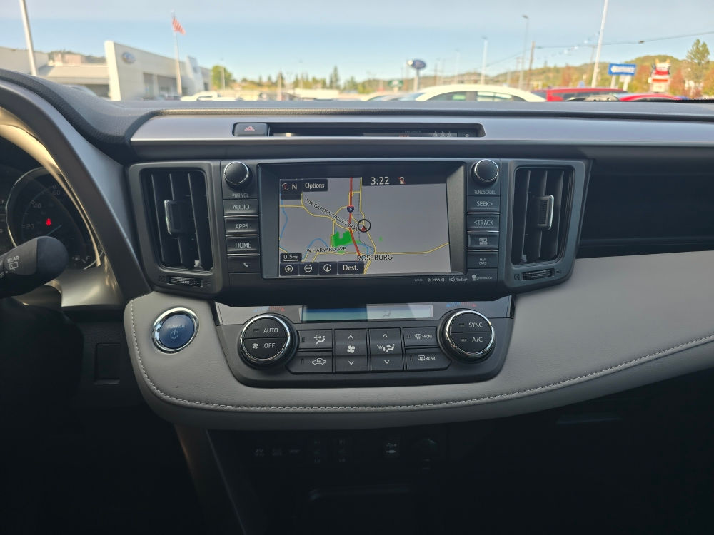 Thumbnail: 2018 Toyota RAV4 - 21
