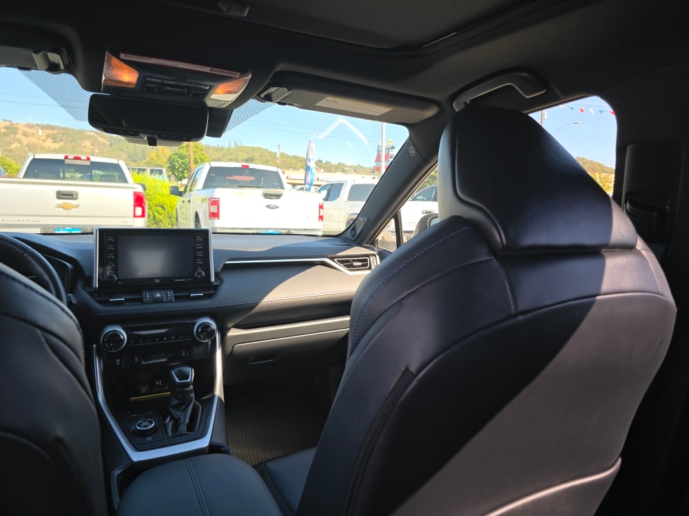 Thumbnail: 2019 Toyota RAV4 - 9