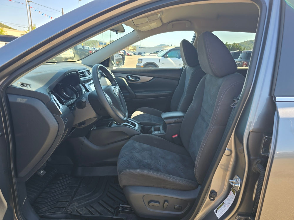 Thumbnail: 2016 Nissan Rogue - 8