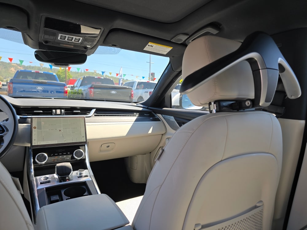 Thumbnail: 2021 Jaguar XF - 10