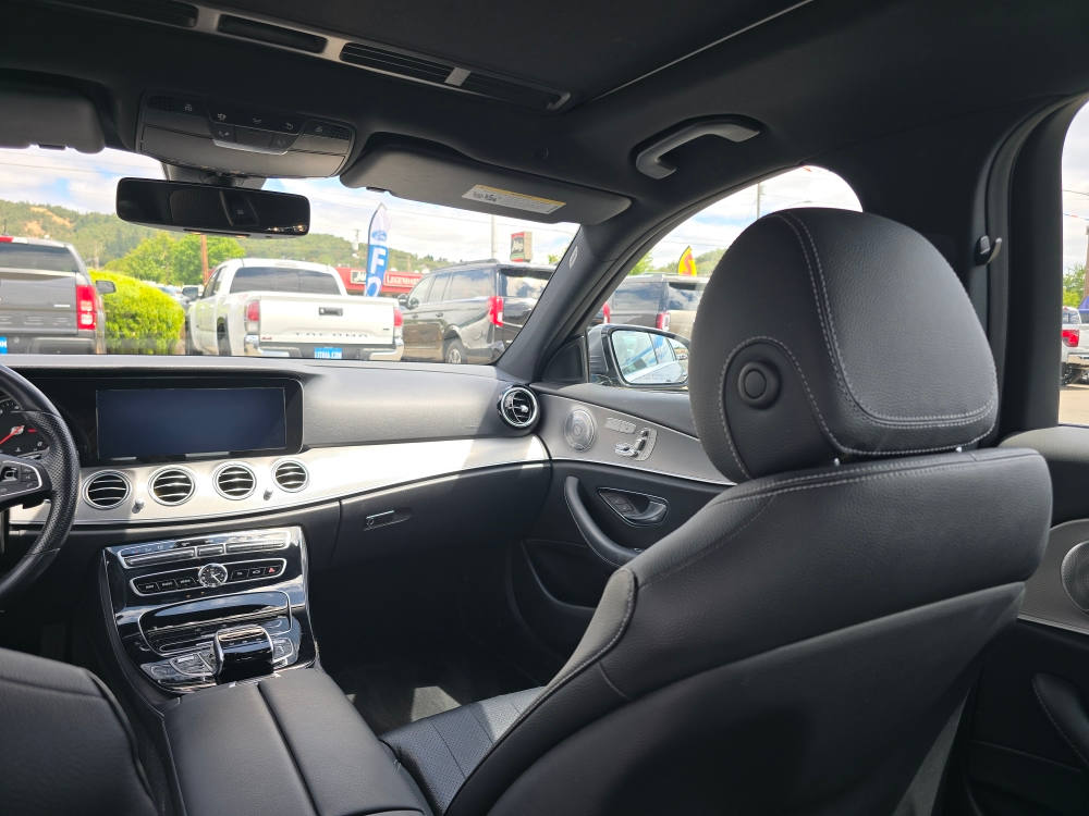 Thumbnail: 2017 Mercedes-Benz E-Class - 11