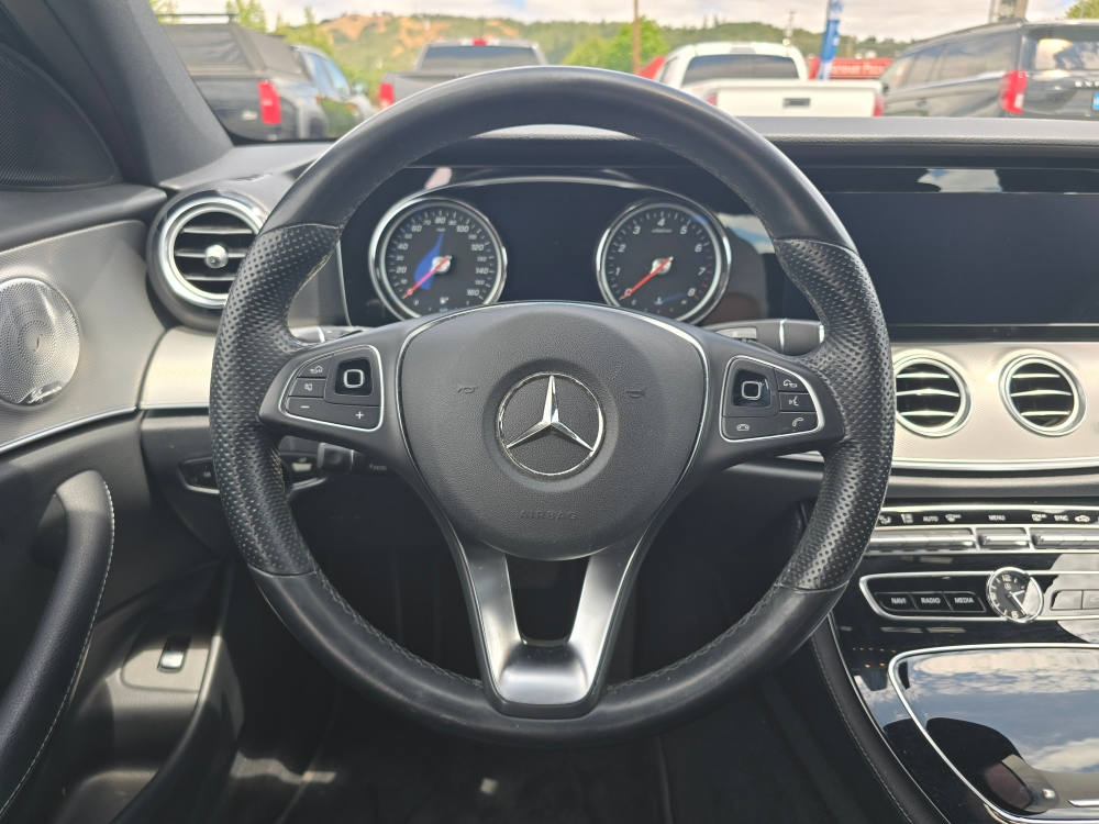 Thumbnail: 2017 Mercedes-Benz E-Class - 8