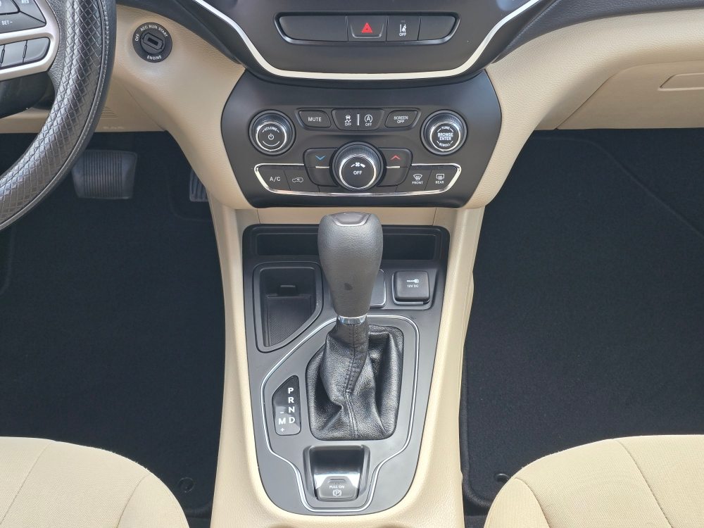 Thumbnail: 2021 Jeep Cherokee - 13