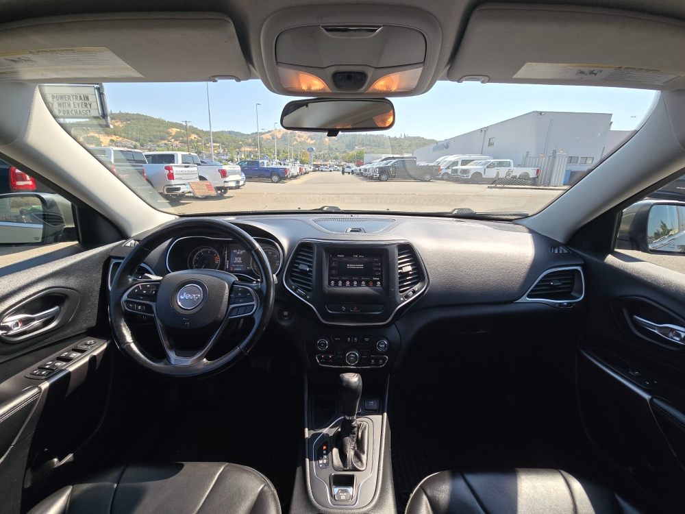 Thumbnail: 2020 Jeep Cherokee - 11