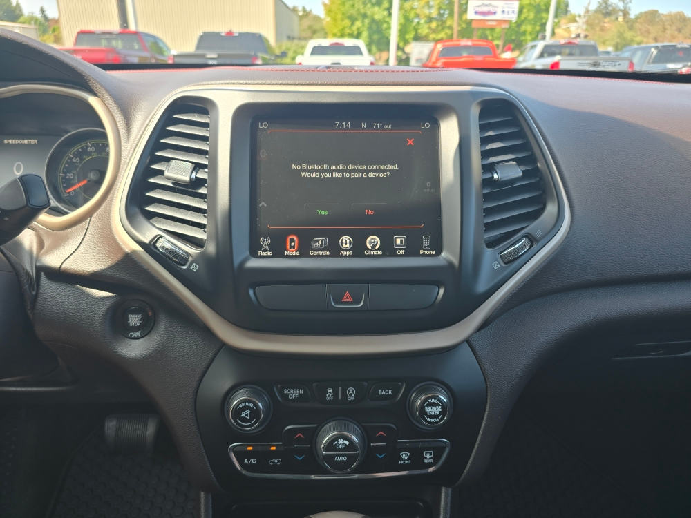Thumbnail: 2017 Jeep Cherokee - 12