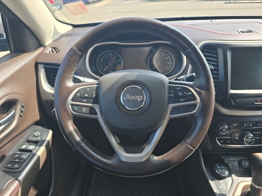 Thumbnail: 2017 Jeep Cherokee - 7