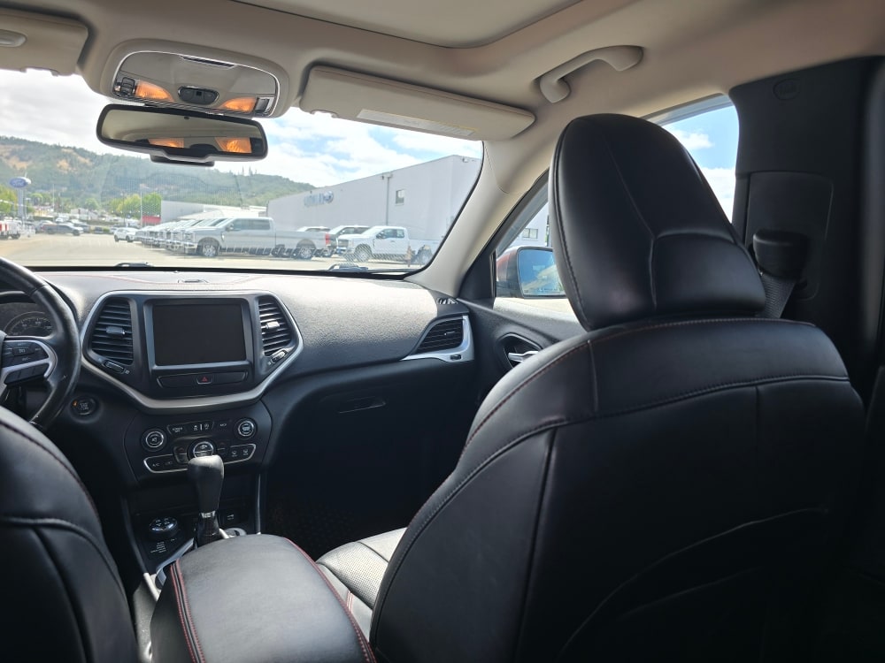 Thumbnail: 2015 Jeep Cherokee - 12
