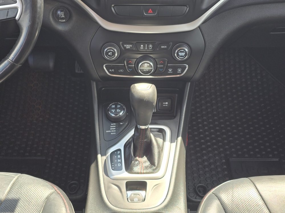 Thumbnail: 2015 Jeep Cherokee - 14