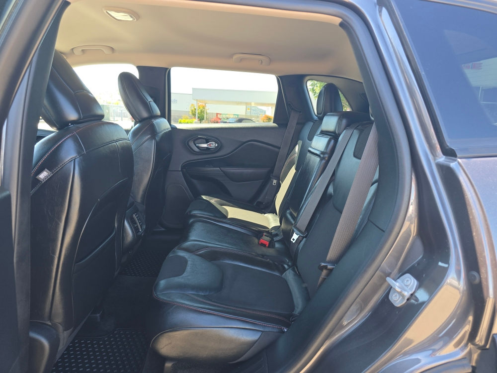 Thumbnail: 2015 Jeep Cherokee - 10