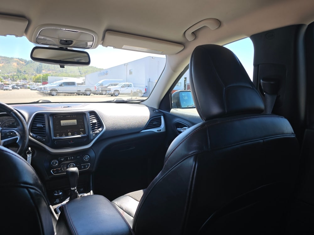 Thumbnail: 2015 Jeep Cherokee - 11