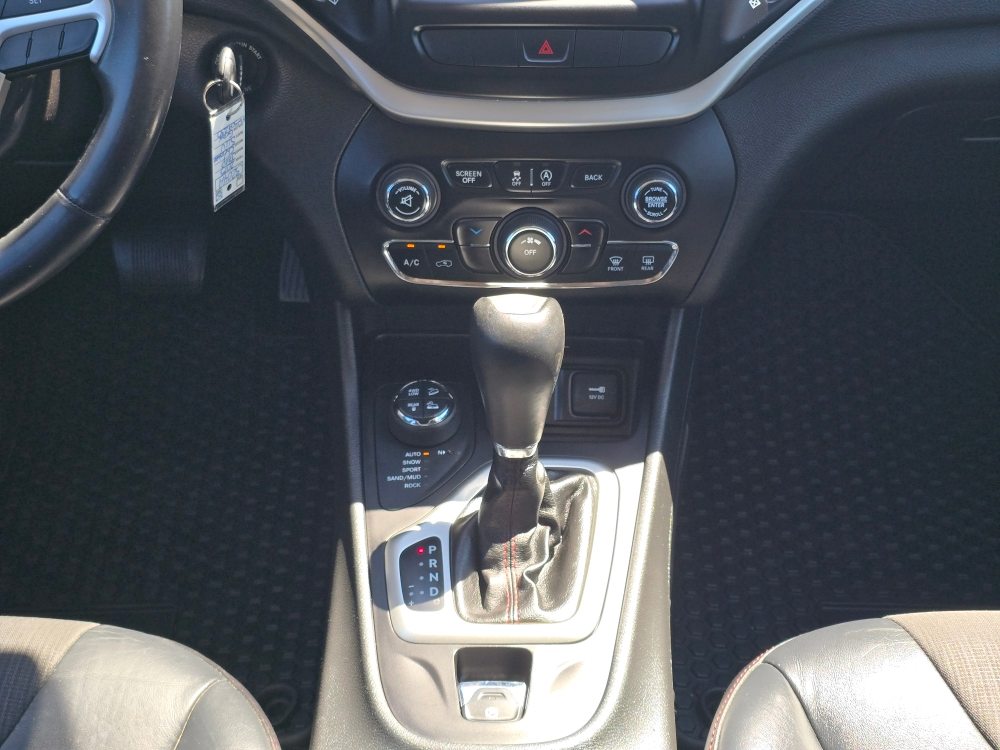 Thumbnail: 2015 Jeep Cherokee - 14