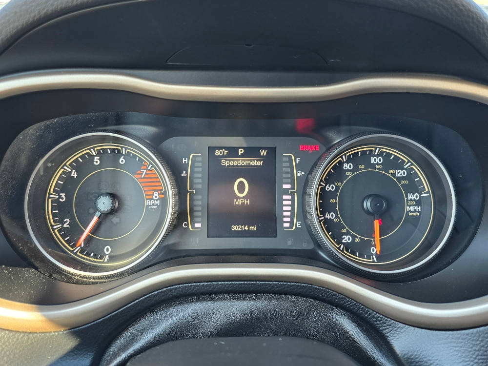 Thumbnail: 2016 Jeep Cherokee - 14