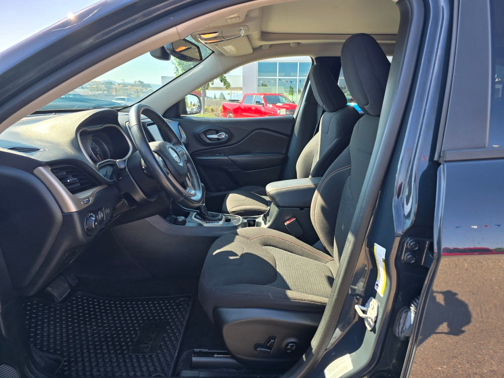 Thumbnail: 2016 Jeep Cherokee - 8