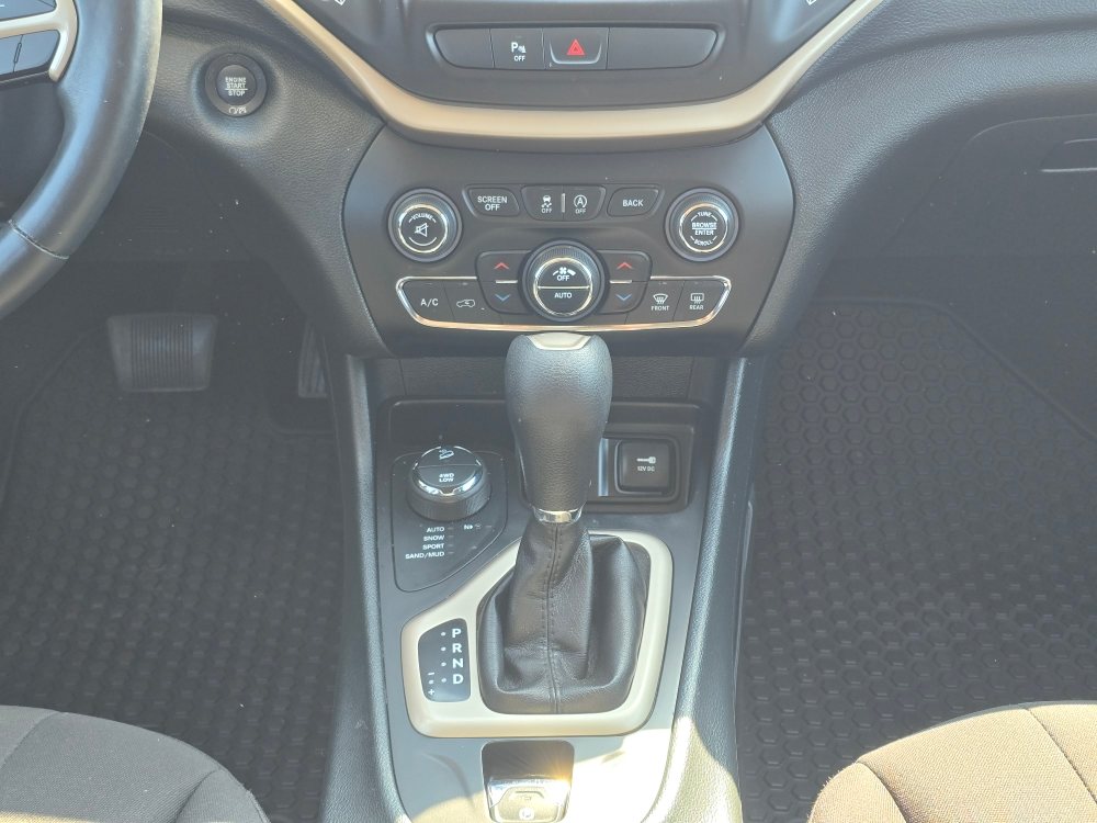 Thumbnail: 2016 Jeep Cherokee - 13