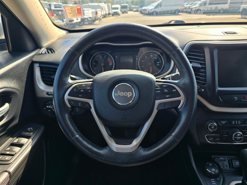 Thumbnail: 2016 Jeep Cherokee - 7