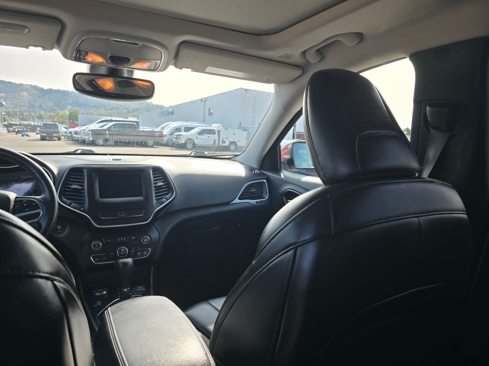 Thumbnail: 2019 Jeep Cherokee - 10