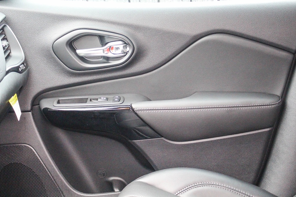 2023 Jeep Cherokee Altitude Lux 25